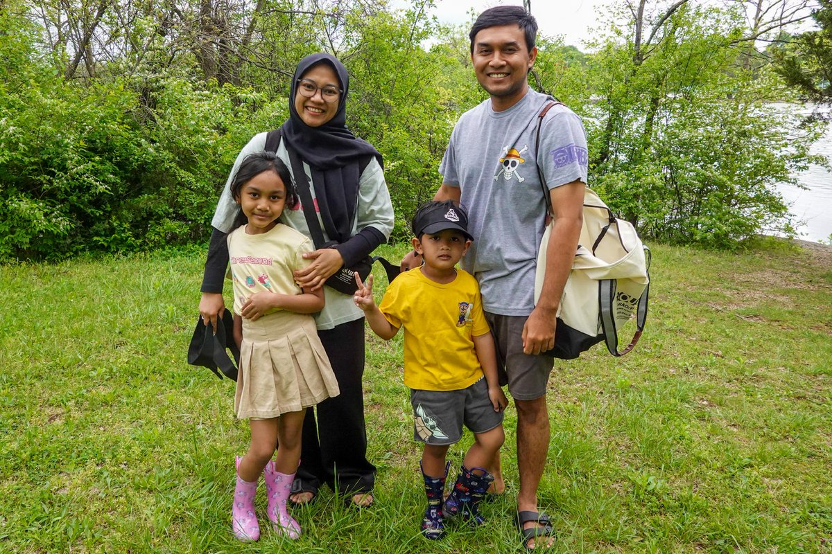 ColsCitySchools's tweet photo. Happy #NationalNaturePhotographyDay! 

CCS students love to venture outside and find math and science hiding everywhere.

Physics in a waterfall. Biology in a single leaf.

The world is one big classroom.

#OurCCS
#LeadersGrownHere https://t.co/UKHWJnI9pd