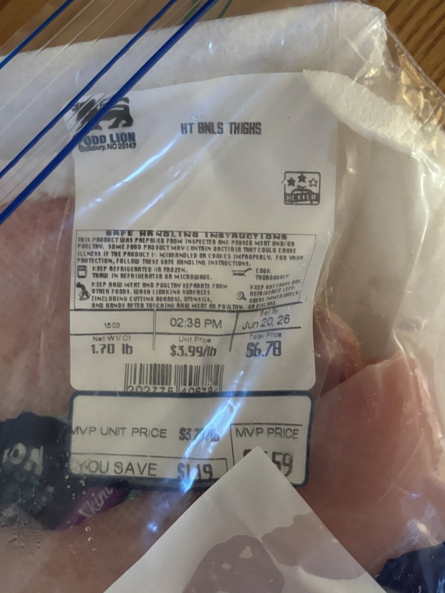 bonerbiter23's tweet photo. Fuck you @FoodLion whole pack expired 5 days before sell by https://t.co/pysHmpVibC