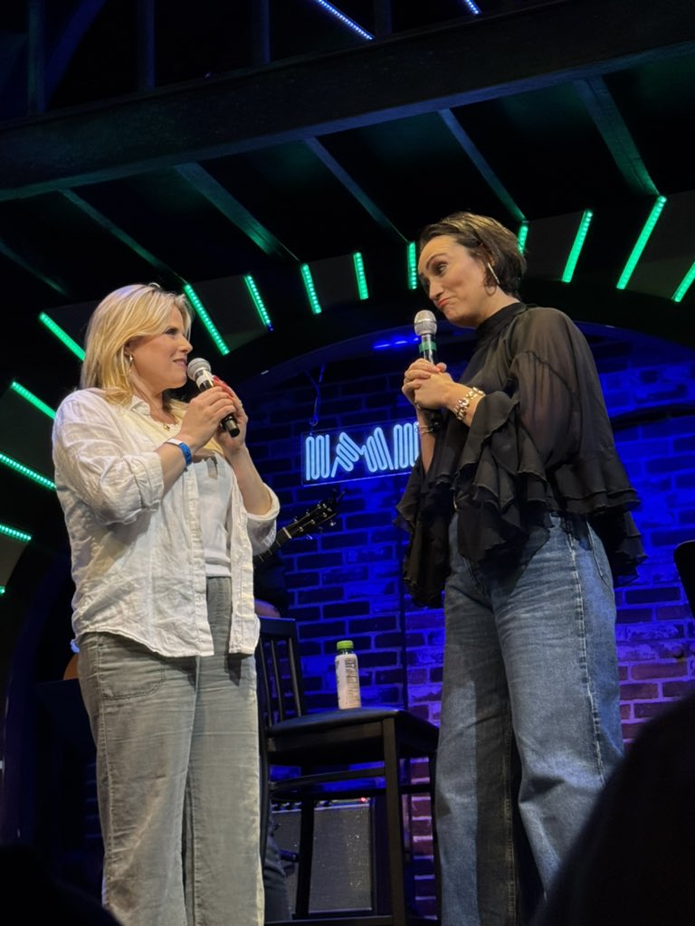 gagamilfs's tweet photo. MEGAN HILTY AND EDEN ESPINOSA JUST SANG FOR GOOD RIGHT IN FRONT OF ME??? https://t.co/OiBJwi7Q6n