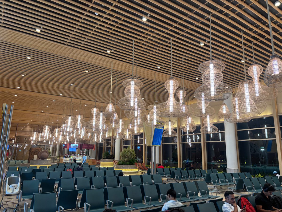PKShetty003's tweet photo. Vibes at terminal 2 #bengaluruairport is ❤️👌 &amp; #worldclass. #KIAL #randomclicks #nammabengaluru https://t.co/HoMLLgZPNB