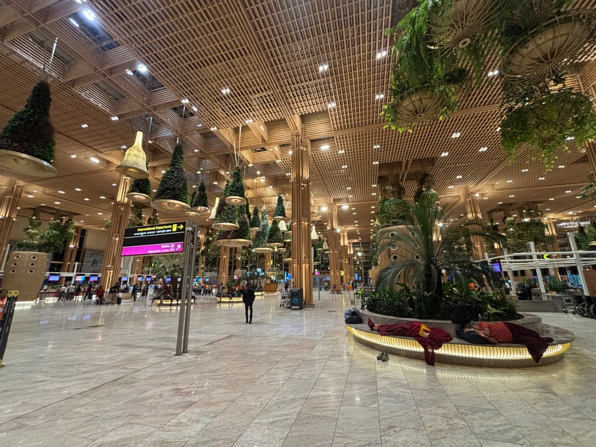 PKShetty003's tweet photo. Vibes at terminal 2 #bengaluruairport is ❤️👌 &amp; #worldclass. #KIAL #randomclicks #nammabengaluru https://t.co/HoMLLgZPNB