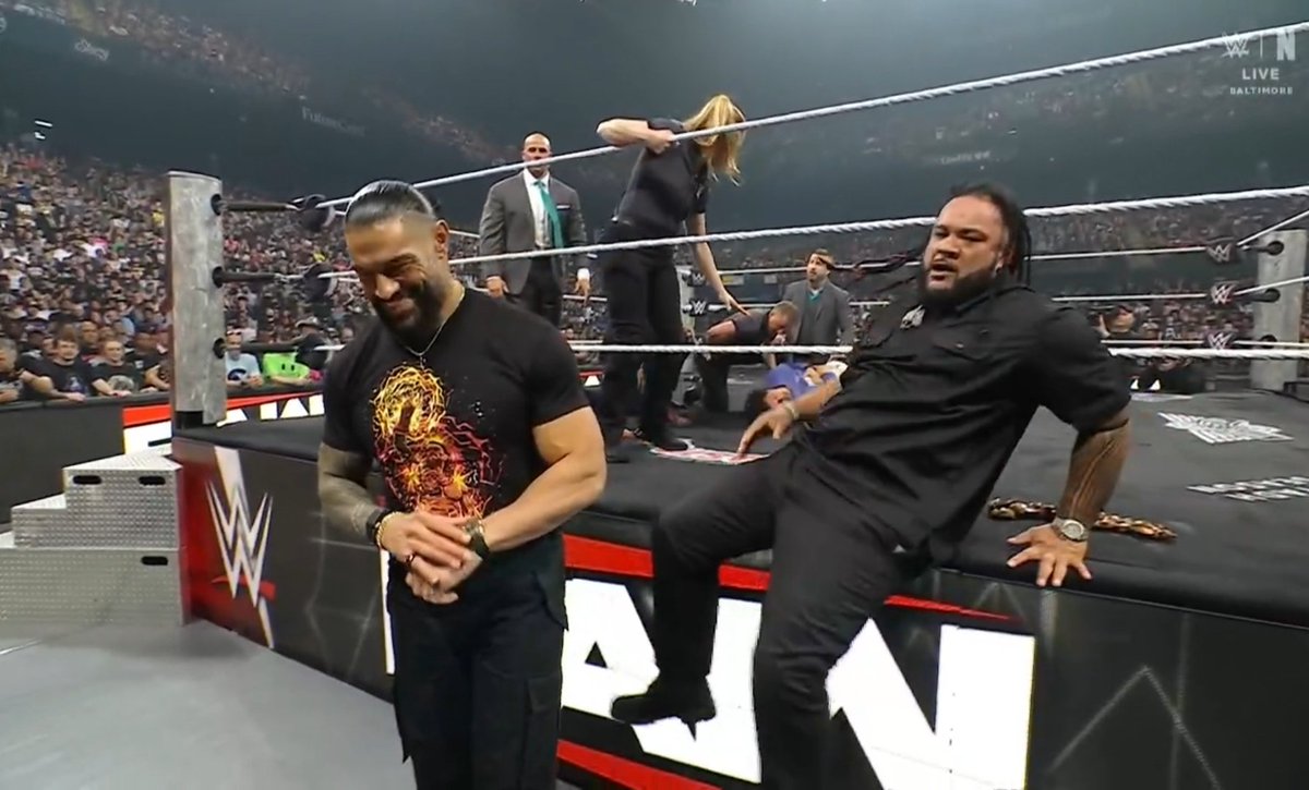 ibeastIess's tweet photo. Roman knows he won bro. He's got a demon in his possesion. WOWWWWWW. https://t.co/qs9eM8KylF