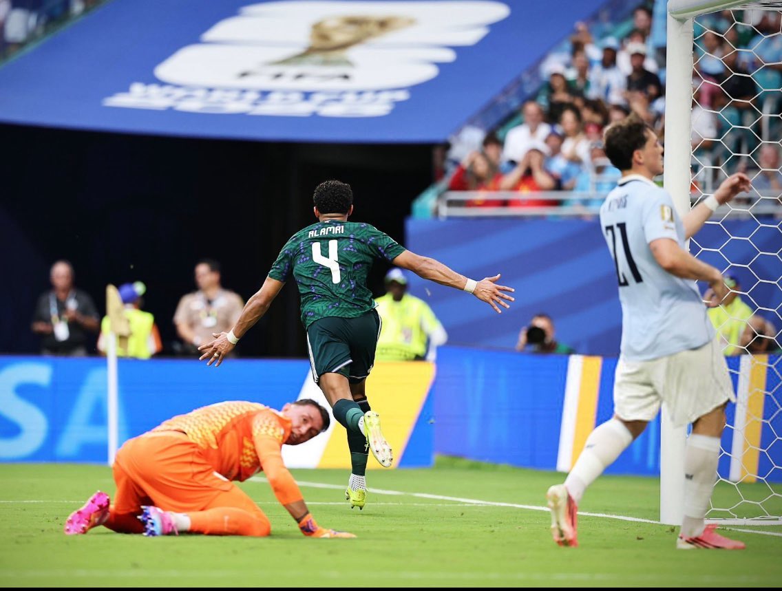 alamre_55's tweet photo. الحمد لله، سعيد بتسجيل أول أهدافي مع المنتخب في كأس العالم. كنا نطمح لتحقيق الثلاث نقاط، لكن سنواصل العمل والقتال في المباريات القادمة. نشكر جماهيرنا على دعمهم المستمر، والقادم أجمل بإذن الله 🇸🇦💚 https://t.co/BdQnxdg6cA