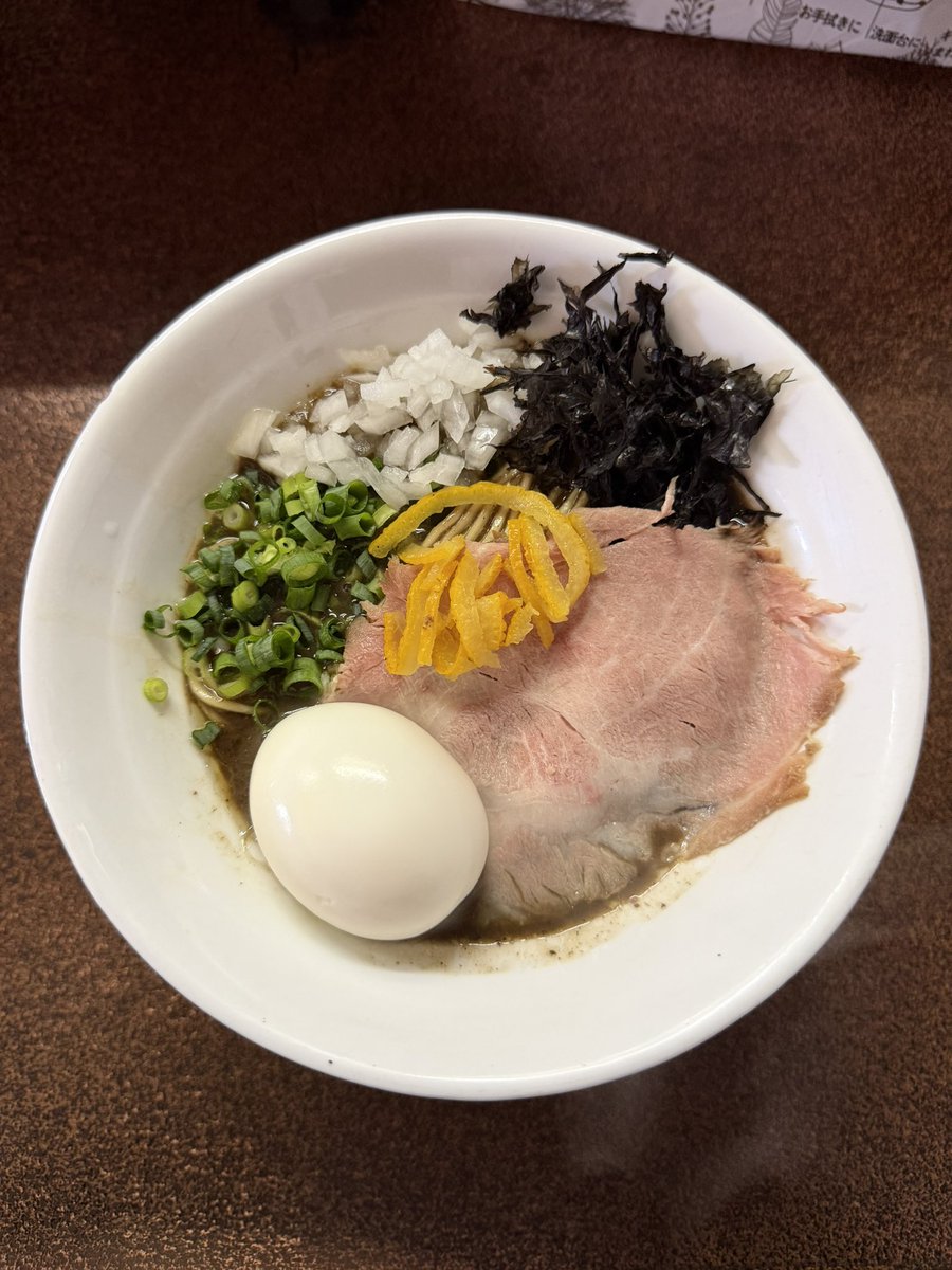 uwaaooooo's tweet photo. ２番ライト煮干男（ニボメン）

限定5+100円 濃厚イカ煮干2種
限定和え玉　スルメイカタレ焼き

年に2、3回ぐらいしか食べれない🦑
今日の🦑はカエシなしでこのガツンとイカと濃厚な味わいたまらねー🤪
カエシ全然いらないけど追い🦑求め醤油👍
イカの味わいマシマシ苦味マシマシ👍
背脂忘れた😅😅 https://t.co/weQNlIyYhY