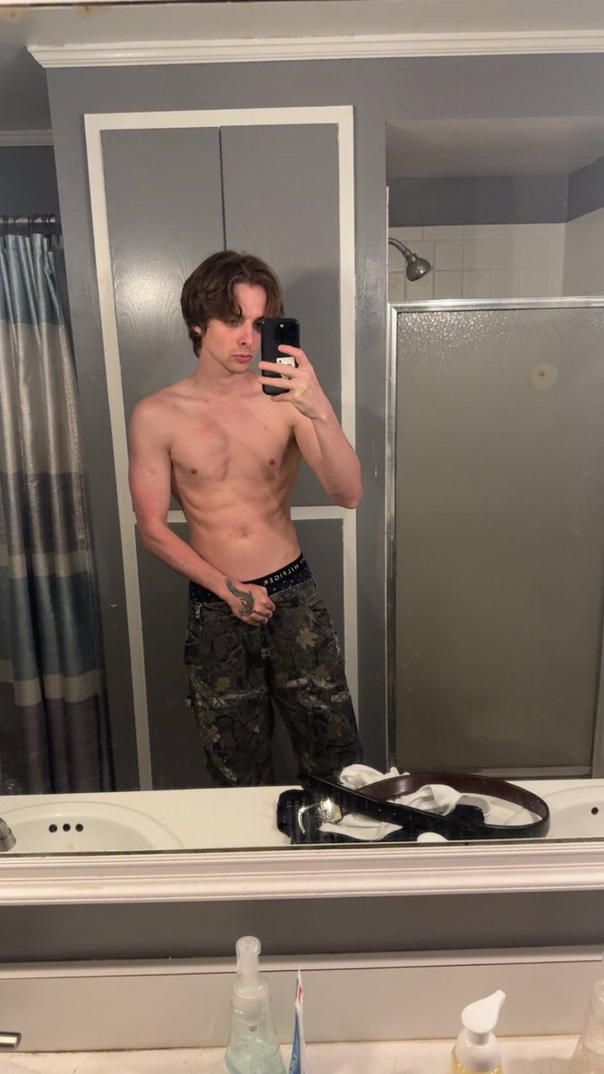 GoddAndrew's tweet photo. Under me…. Now sub https://t.co/BjT4IUYR77