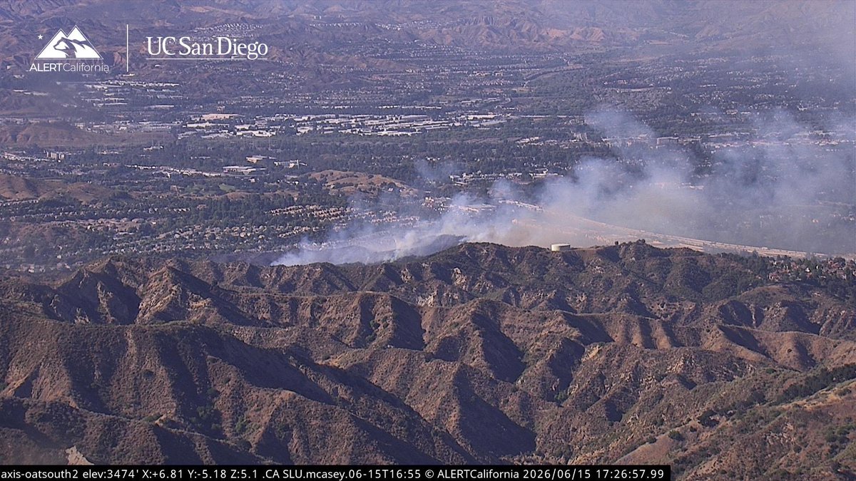 DanielFireTruck's tweet photo. #MaxFire Units have Reported that there’s Drones in the Area, Law Enforcement will be looking out for them.

Drones can Ground Firefighting Aircraft don’t Fly Drones during Brush Fires. https://t.co/wl1uSSgkeS
