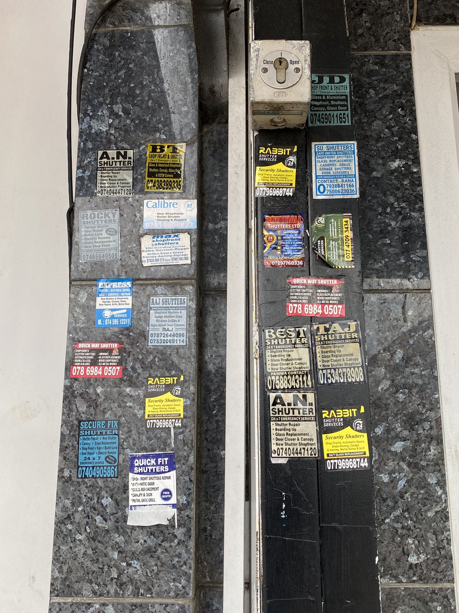 rufutani's tweet photo. ヒースロー空港近くのポルトガル料理の店に入る。周りの雰囲気的に治安微妙そうと思ってたらこれ。 https://t.co/yMyv2NZzig