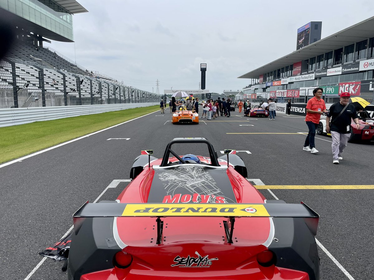 full_stage's tweet photo. Suzuka champion CUP RACE Rd,2

いつもカッコいいお写真をありがとうございます😊

決勝スタート時には停止位置が下りで動く事を嫌って少し後ろに停車したら、下がり過ぎてスタート手順違反って言うペナルティが出てたみたい

次戦も応援を宜しくお願い致します😉

#53 SHILD Moty's 制動屋 FS VITA https://t.co/rLlfJLy8GA