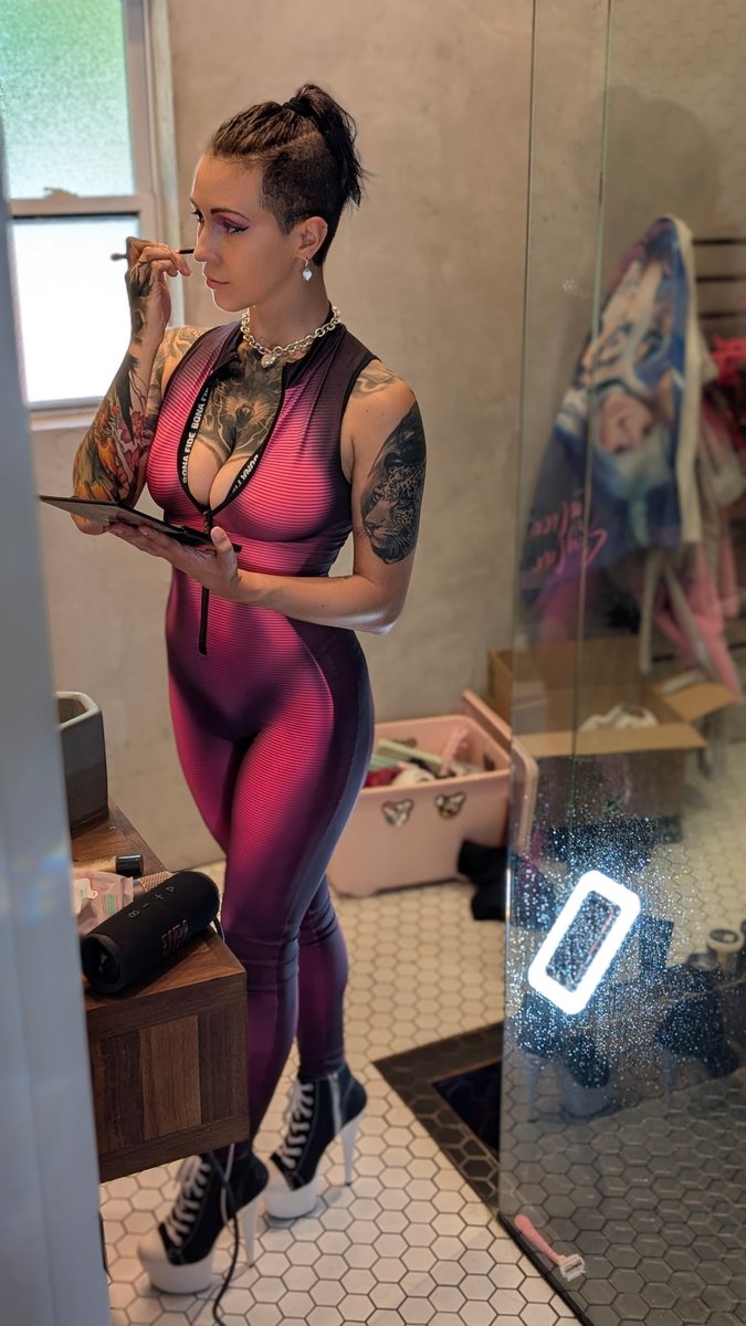 skylarcalico's tweet photo. New space, new mindset, new setup. I’m excited to get back to live-streaming on Saturday, then shooting next week with my favorite camera girl. I’ve got a few things to edit in the meantime, but I’m excited to get back into it! https://t.co/f8NkzmW6Z7