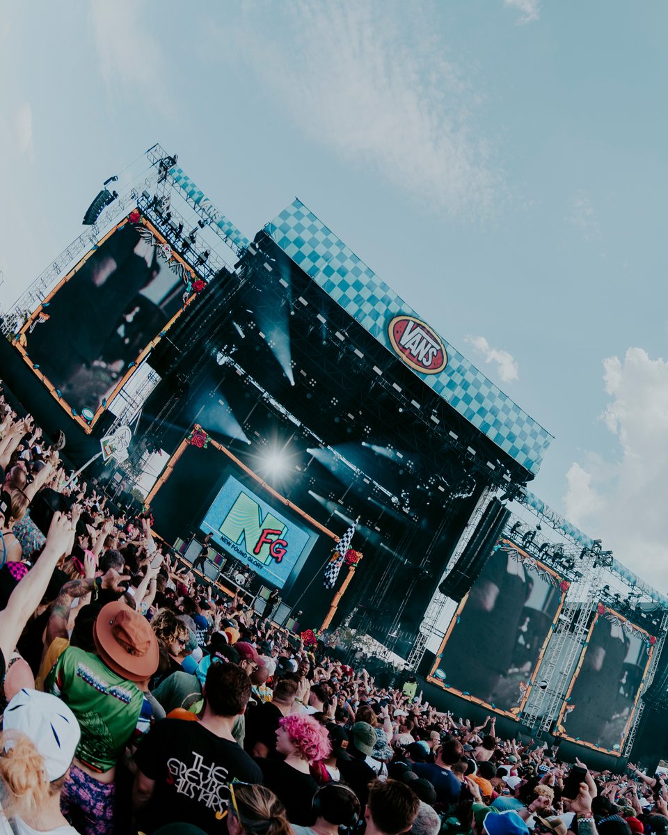 newfoundglory's tweet photo. The last time we played a Warped Tour stage was August 2018! That all changed yesterday as we got to rock @VansWarpedTour DC with a ton of old friends. We’ll be back for more Warped action in Orlando and Mexico City later this year!
📸: @desotophoto https://t.co/MY8sBCv60L
