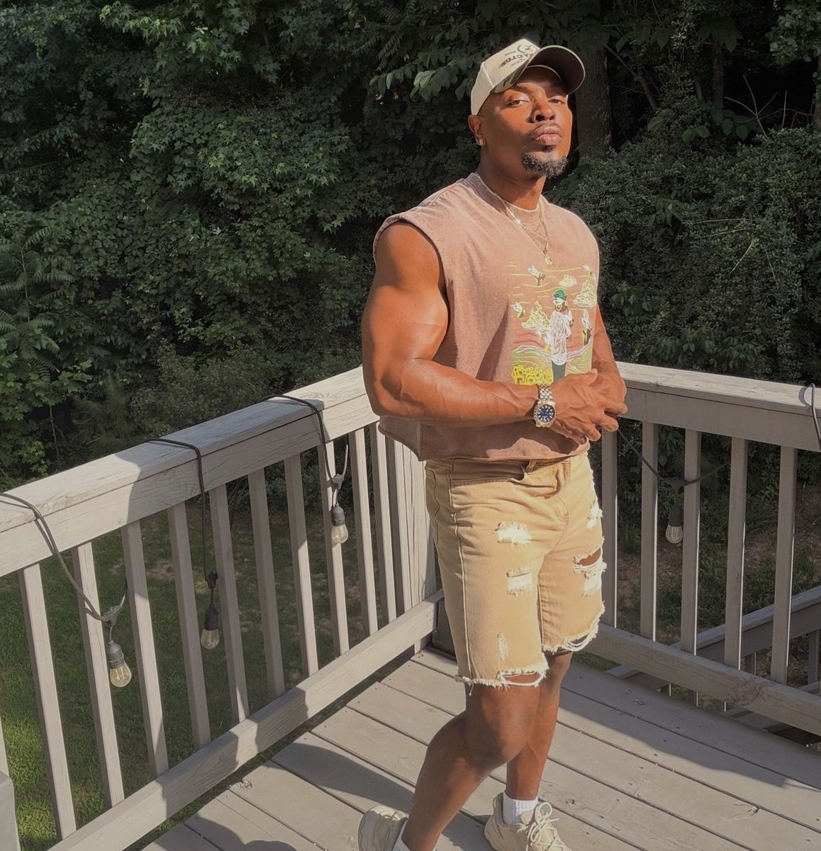 GoChrisMcKinley's tweet photo. Tell a black man he’s handsome today, he hears enough bullshit… 🌻 https://t.co/pep3B0iuYs
