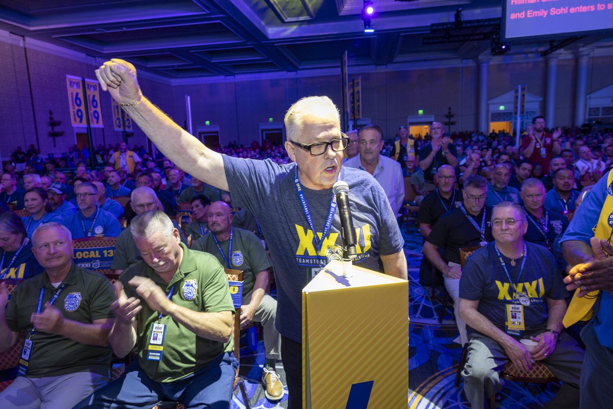 TeamstersCanada's tweet photo. Today at the 31st International Teamsters Convention, Canadian delegates acclaimed François Laporte to lead our union for another five years. 

"Thank you to my fellow delegates. It's an honour to fight alongside you, and to keep building Canada's strongest union." --François https://t.co/myXeMAMh9D