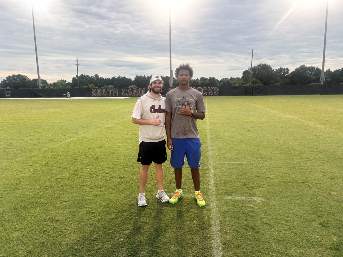 AriRendell's tweet photo. Had a great time competing at @GamecockFB learned a lot of new things can’t wait to be back !! @CoachSElliott @ZachPropp @SumterFootball @CoachCWard1 @coachcjordan https://t.co/fZQAvtoB5J