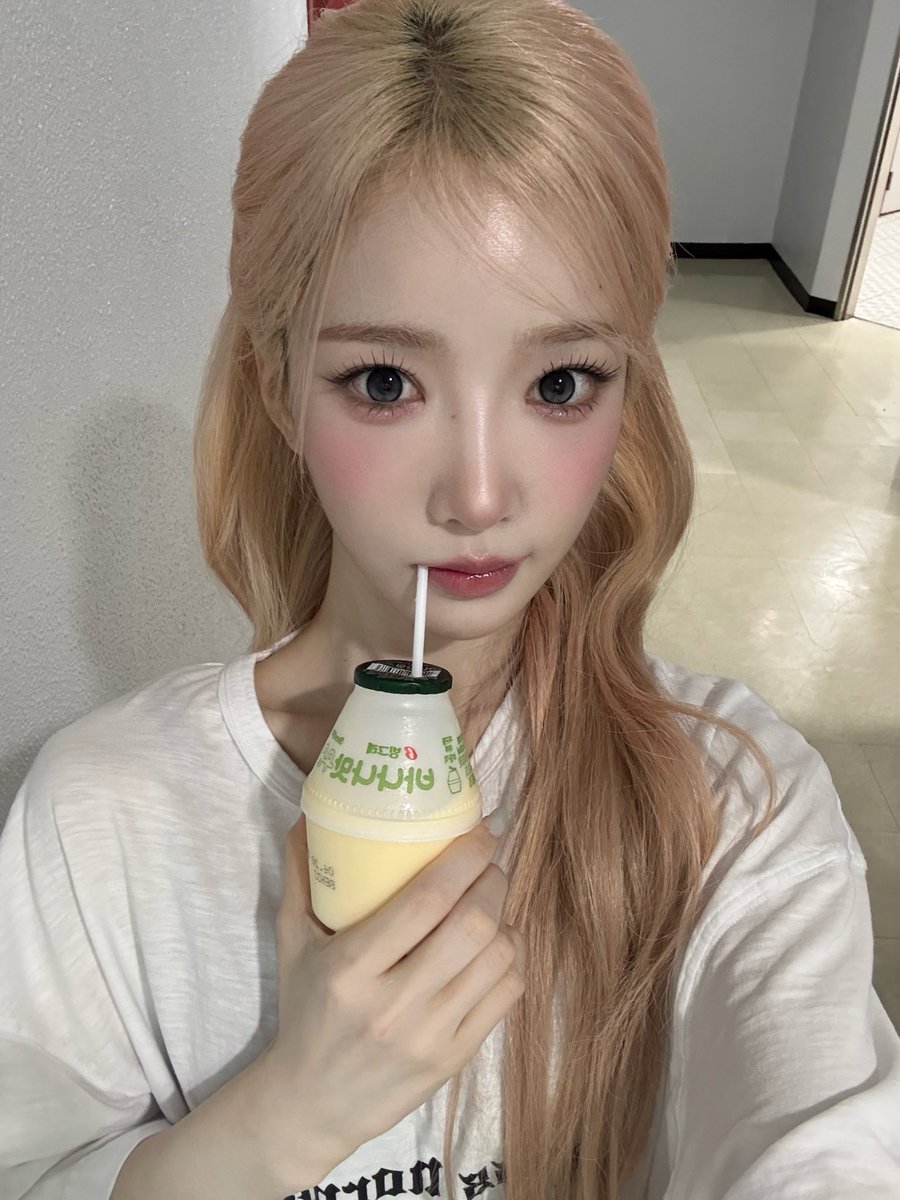 nvb291's tweet photo. 260615 🐰💌
#tripleS #트리플에스 
#YooYeon #유연 https://t.co/1cKA7JlOaz