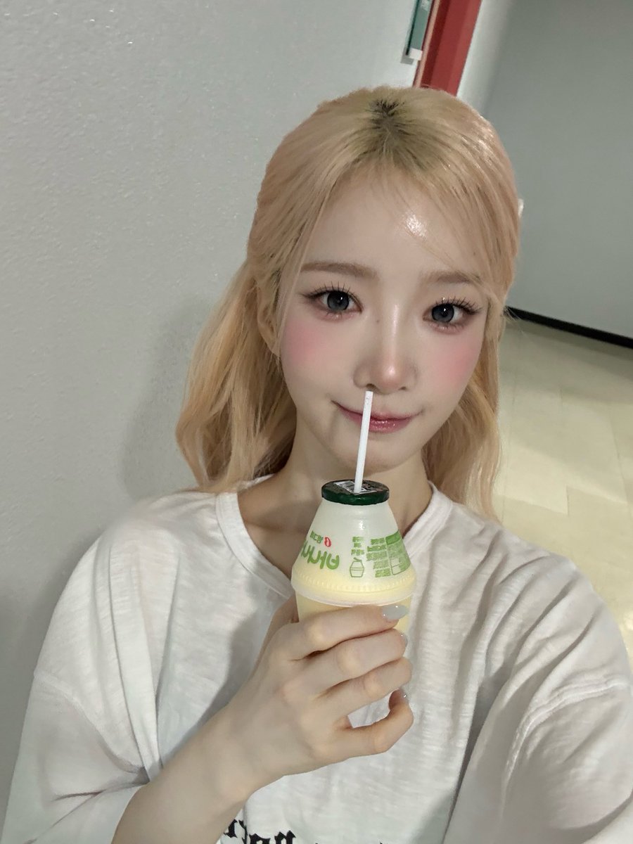 nvb291's tweet photo. 260615 🐰💌
#tripleS #트리플에스 
#YooYeon #유연 https://t.co/1cKA7JlOaz