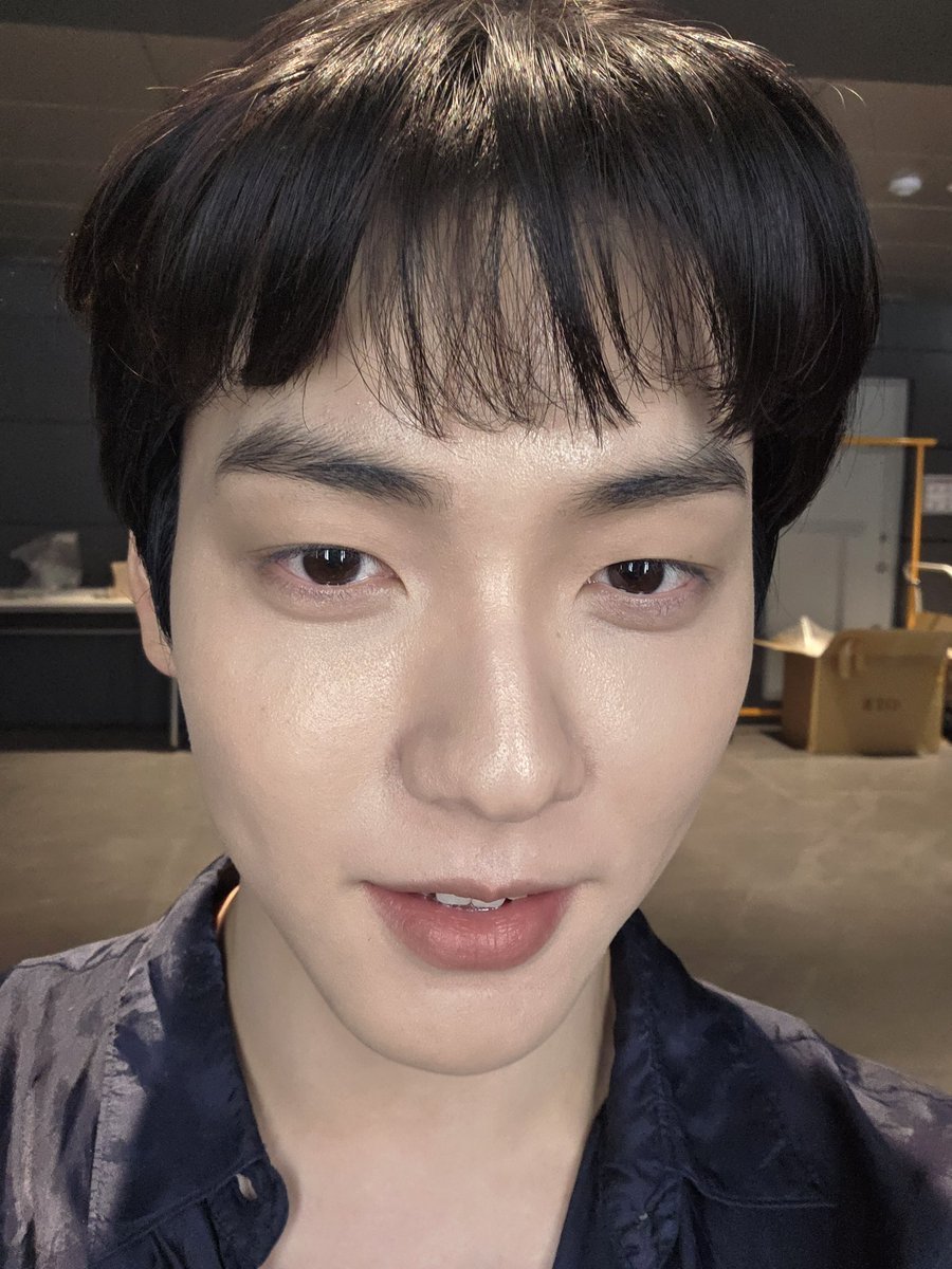 minduzaa's tweet photo. รู้ละ ว่าสุ้บถอดแบบใครมา 555555555 https://t.co/UJiYTy1J0X