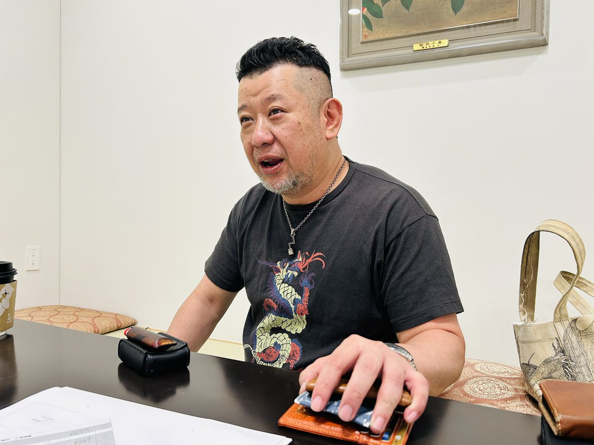 mando_kobayashi's tweet photo. 漫道コバヤシ 迫る新作収録。
早く言いたい情報解禁少々お待ちください
！
＃フジテレビONE ＃FOD ＃ケンコバ ＃ケンドーコバヤシ ＃漫画 https://t.co/r0eLngLEhq