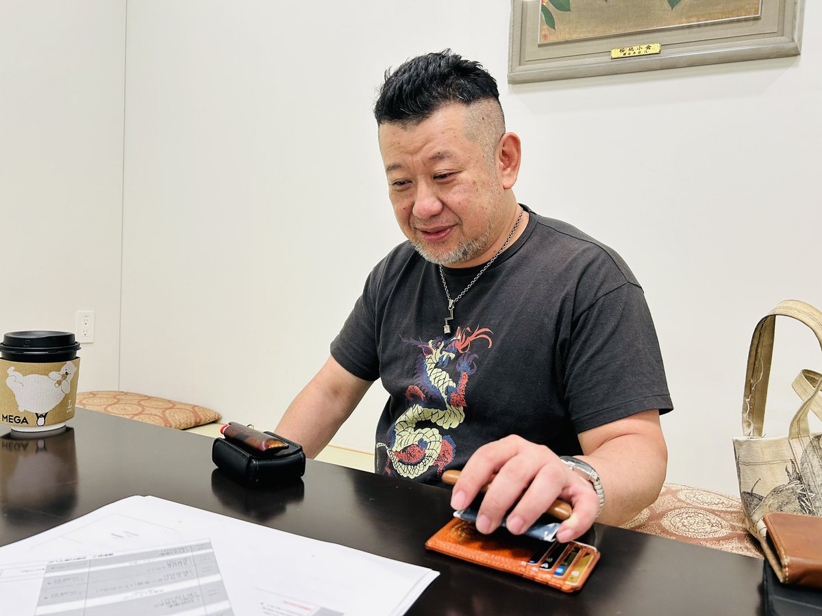 mando_kobayashi's tweet photo. 漫道コバヤシ 迫る新作収録。
早く言いたい情報解禁少々お待ちください
！
＃フジテレビONE ＃FOD ＃ケンコバ ＃ケンドーコバヤシ ＃漫画 https://t.co/r0eLngLEhq