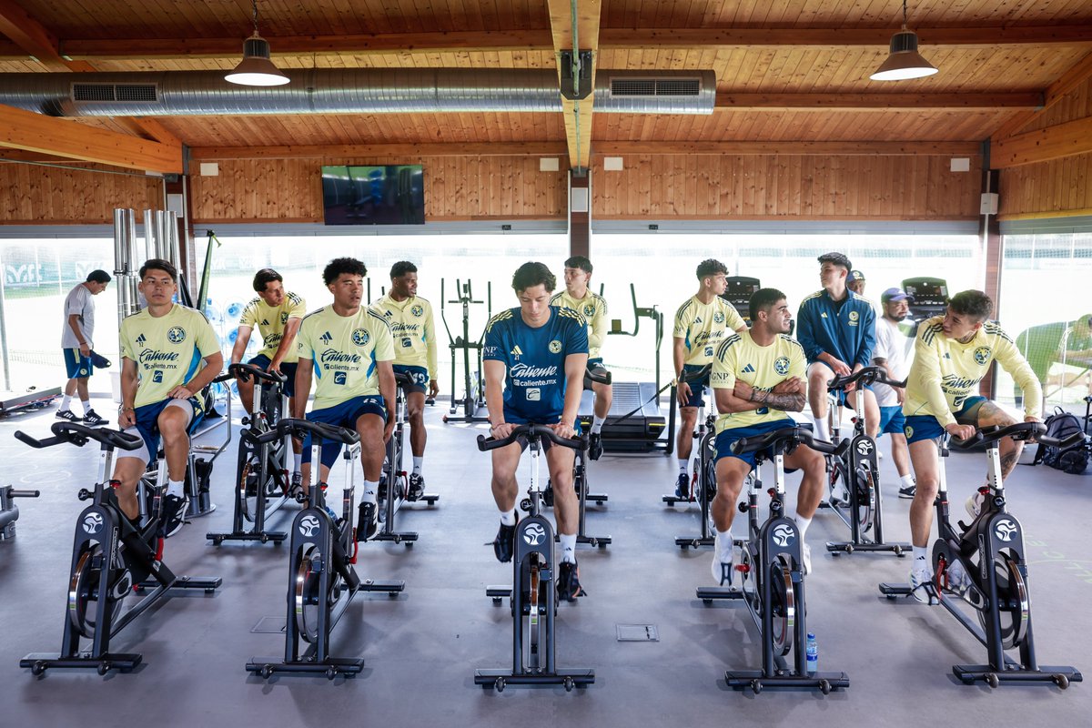 ClubAmerica's tweet photo. Nuestro primer día de Pretemporada en Marbella fue todo un éxito. 💙🦅💛

¡Estamos juntos en esto, Águilas! 👊 https://t.co/vwGqDCSPdX