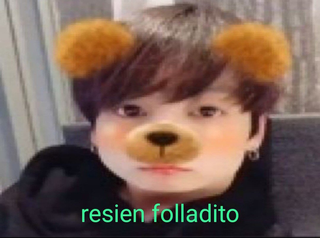 gugubarb's tweet photo. y ya no volvió a usar el micrófono verde y ahora lo del tigre y el edit q usó de una cuenta tkk SOOO a dormir estimulada sabiendo q estamos en la línea donde las teorías estan a nd de ser reales y tae infiltrado cmo shipper k no te cancelen amor https://t.co/lKZm4RJL2g