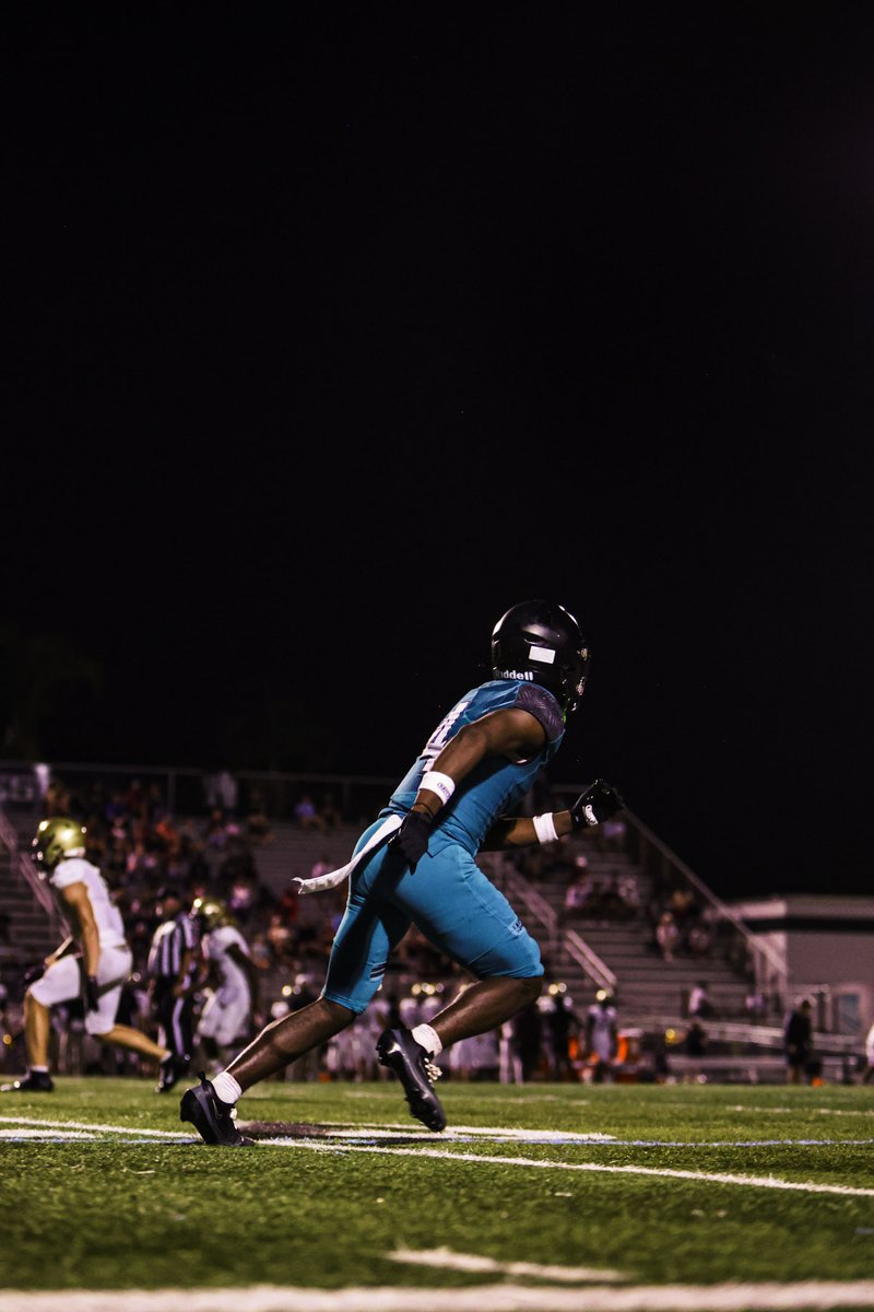 MikeyJean404's tweet photo. Looking Forward to build connections coaches C/O 28’ I’ll be a player you’d want on your roster‼️ 

Wide Receiver and Athlete 

6’0 185Ibs

Willing to put it all on the line. https://t.co/sQG4ng2JcG