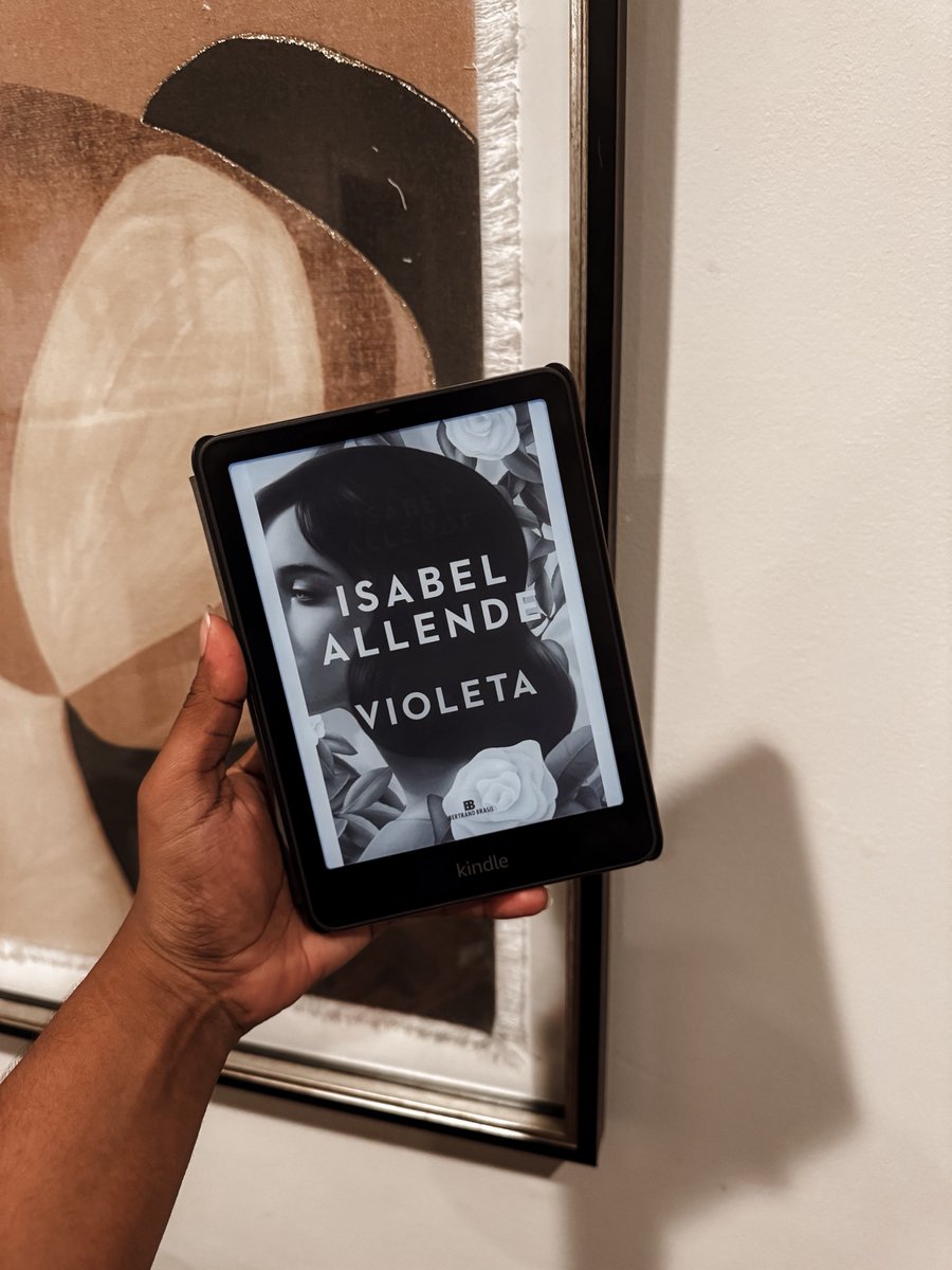 bydesssa's tweet photo. prontíssima para dar início ao livro do mês de Junho do #ClubeRenault ✨ https://t.co/2DODXgTK1M