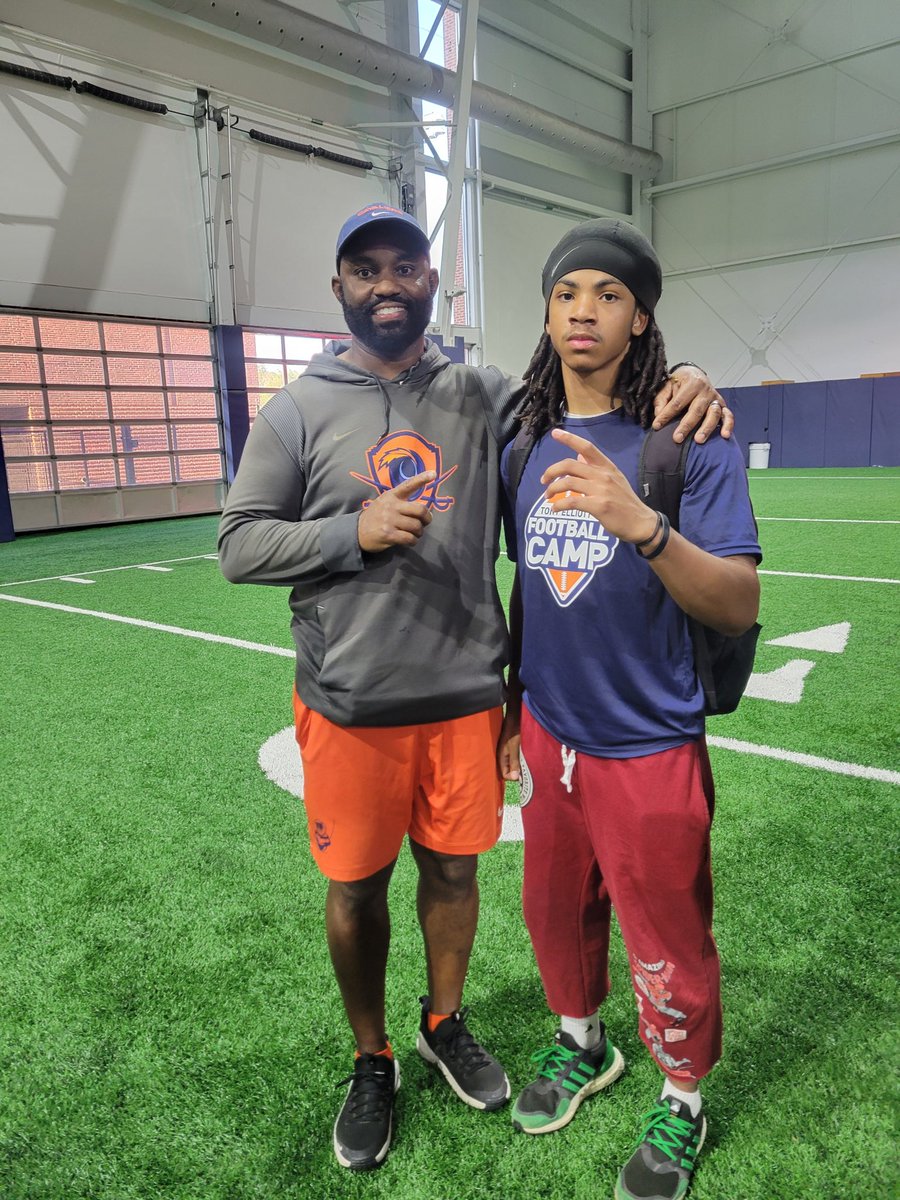 4xjoee's tweet photo. Had a great camp today @UVAFootball. Thank you @CoachCCox and @Coach_JC4 for having me out
@DCherry55 @KempsvilleFB https://t.co/Eac36Okylh