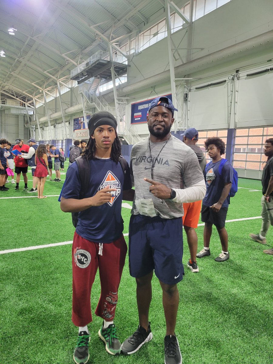 4xjoee's tweet photo. Had a great camp today @UVAFootball. Thank you @CoachCCox and @Coach_JC4 for having me out
@DCherry55 @KempsvilleFB https://t.co/Eac36Okylh