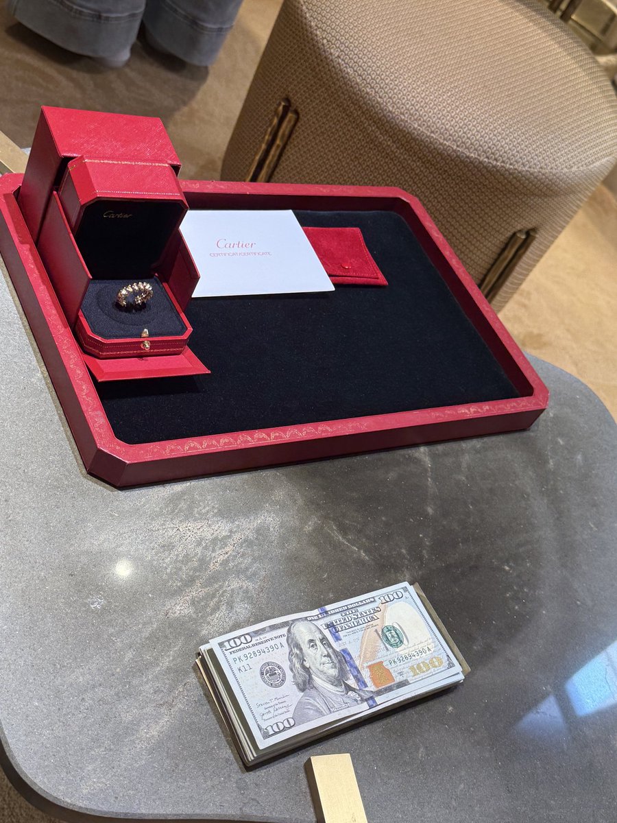 Mary57865458's tweet photo. Cartier ❤️ https://t.co/f2GLSm25X8