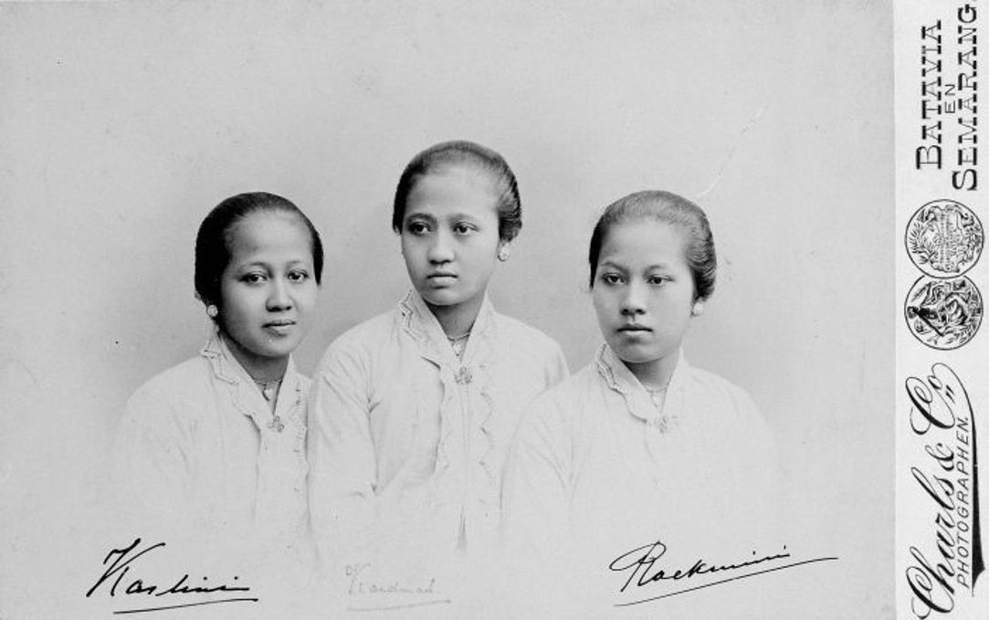 dimarsasongko98's tweet photo. Dan ini bukan soal Jawa vs Sunda.

Dari luar Jawa : Sumatera, Kalimantan, Maluku, Papua, Sulawesi , ada pertanyaan yang sama: kenapa tokoh emansipasi nasional harus dari Jawa?

Kenapa bukan Maria Walanda Maramis dari Sulawesi?

Kenapa bukan Rasuna Said dari Sumatera Barat?

Bias ini lebih dalam dari yang kita kira.