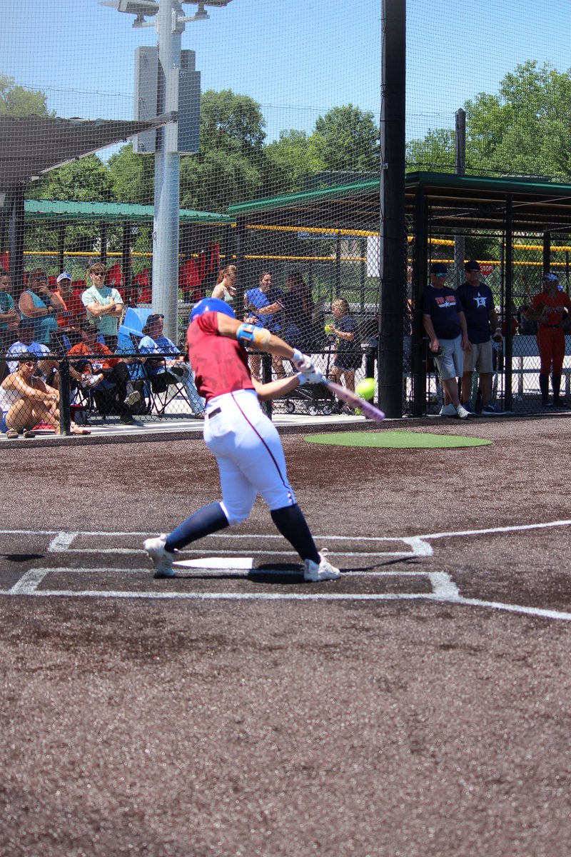 YelliCalvo_2027's tweet photo. Had a blast in KC @TopGunEvents Invitational 🛩️ Caught a few barrels 💣 @LadyMagicMunoz made the Final 4 but had to Forfeit the Semi’s to catch our flights 🛫 . I can’t wait to come back ONE last time next year ! @TGETalent  #Chompchomp 🐊 https://t.co/EpkUgkKiYO