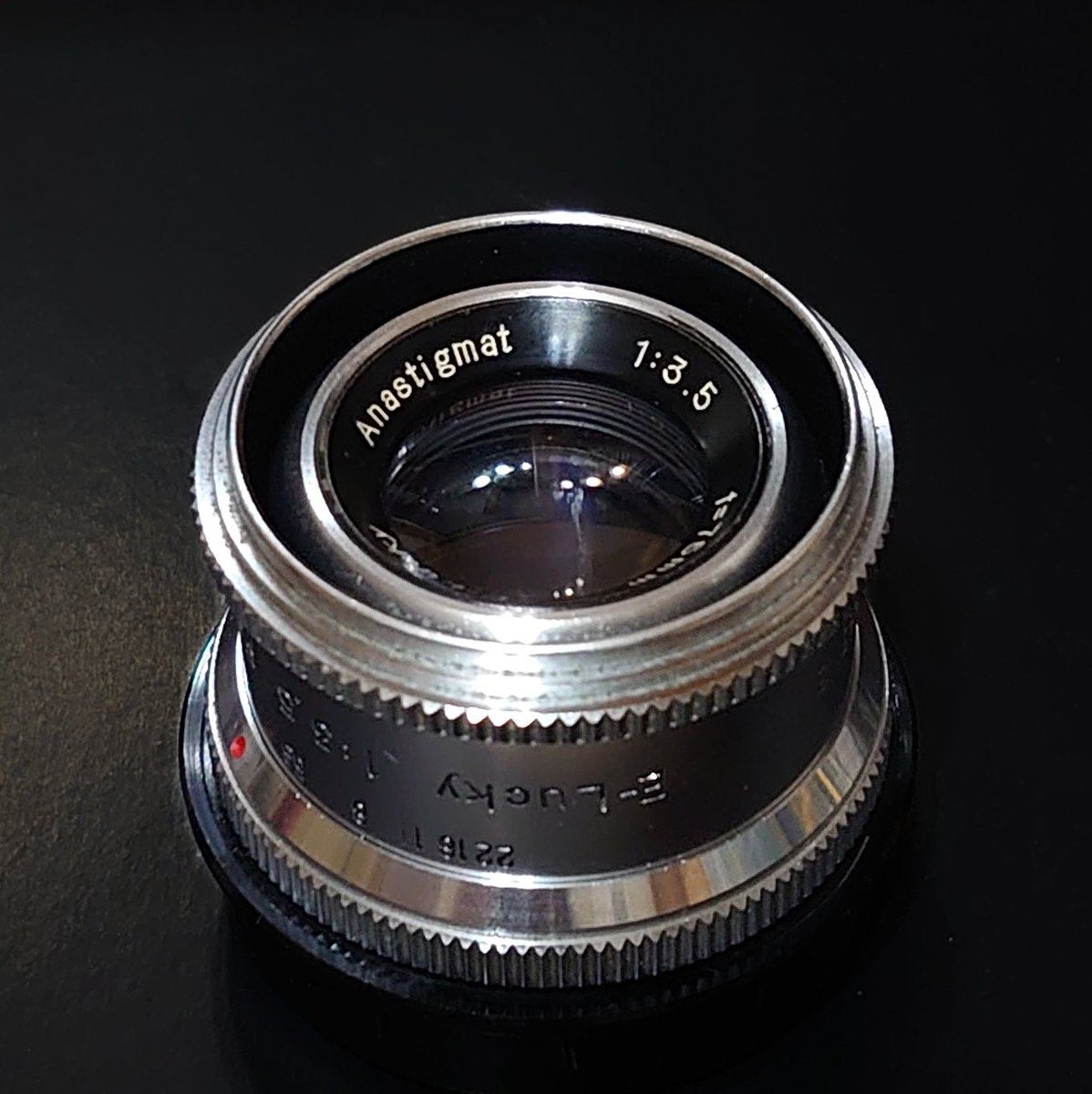 撮影の合間に寄ったカメラ屋さんで見つけた 藤本写真機製E-LUCKY 75mm