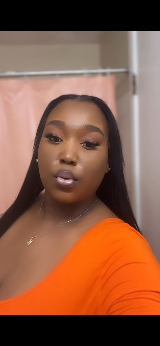 theoriginalkp_'s tweet photo. Straight, sleek, and minding my business. 😌🧡✨ https://t.co/nTOLlwMPAP