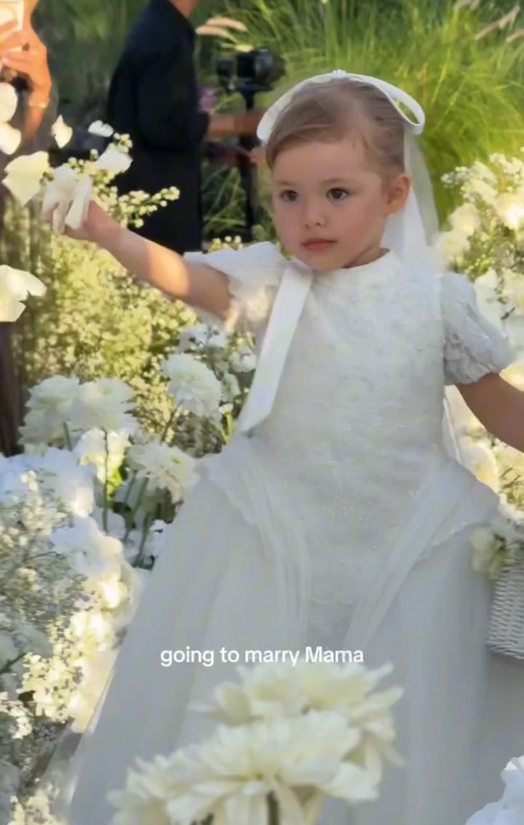 insidefolkative's tweet photo. Momen haru Justin Hubner ketika mendengar isi surat dari Kamari,

"Hello Papa, ini Mayi. Today, Papa going to marry Mama. Papa thank you for loving and caring Kamari and Mama. Mama it's going to walk down the aisle. See you Papa. I love you https://t.co/EslvdN8k01
