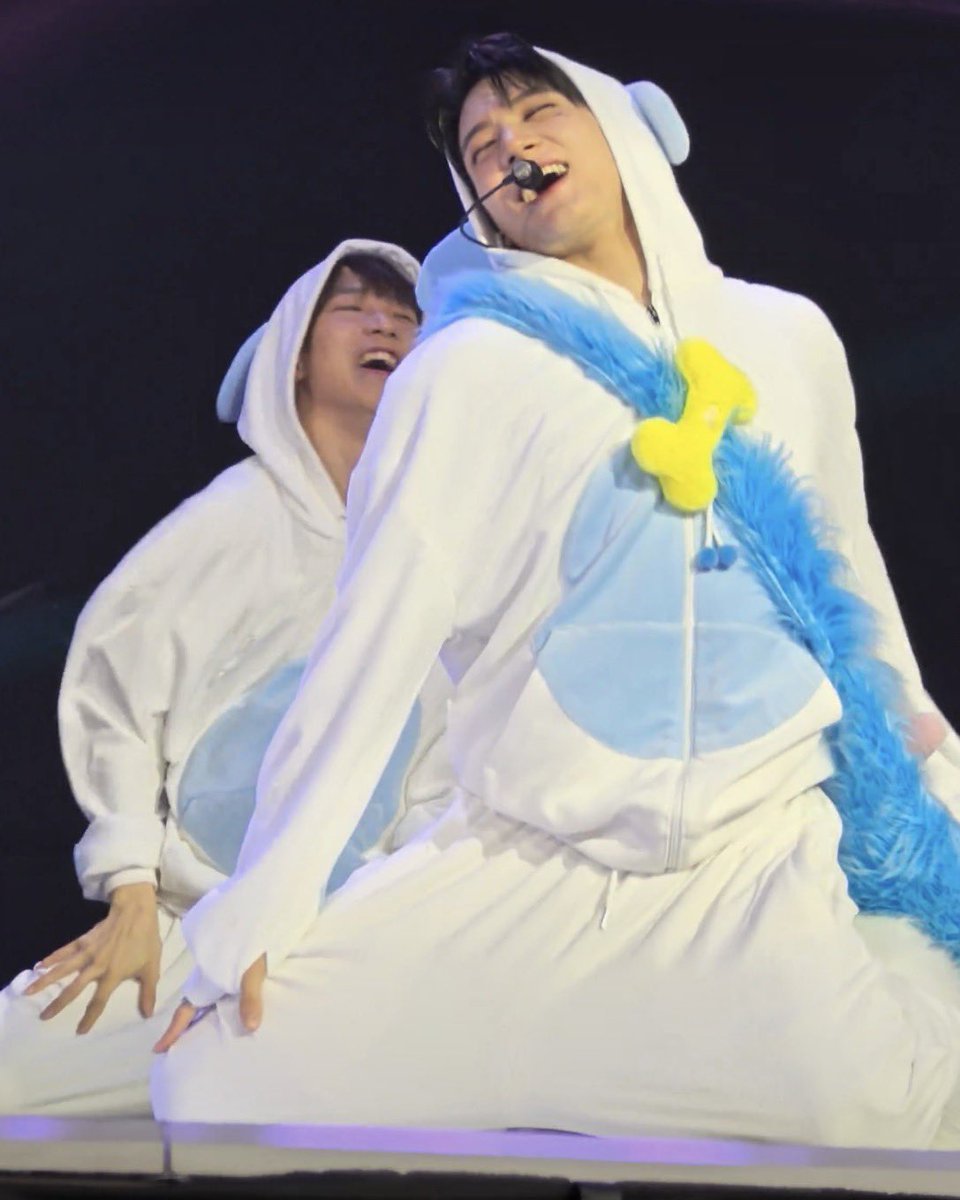 jesterjeno's tweet photo. just imagine how worse it wouldve been for us if he wasnt wearing a baggy outfit …. https://t.co/EdZUpgVWbC