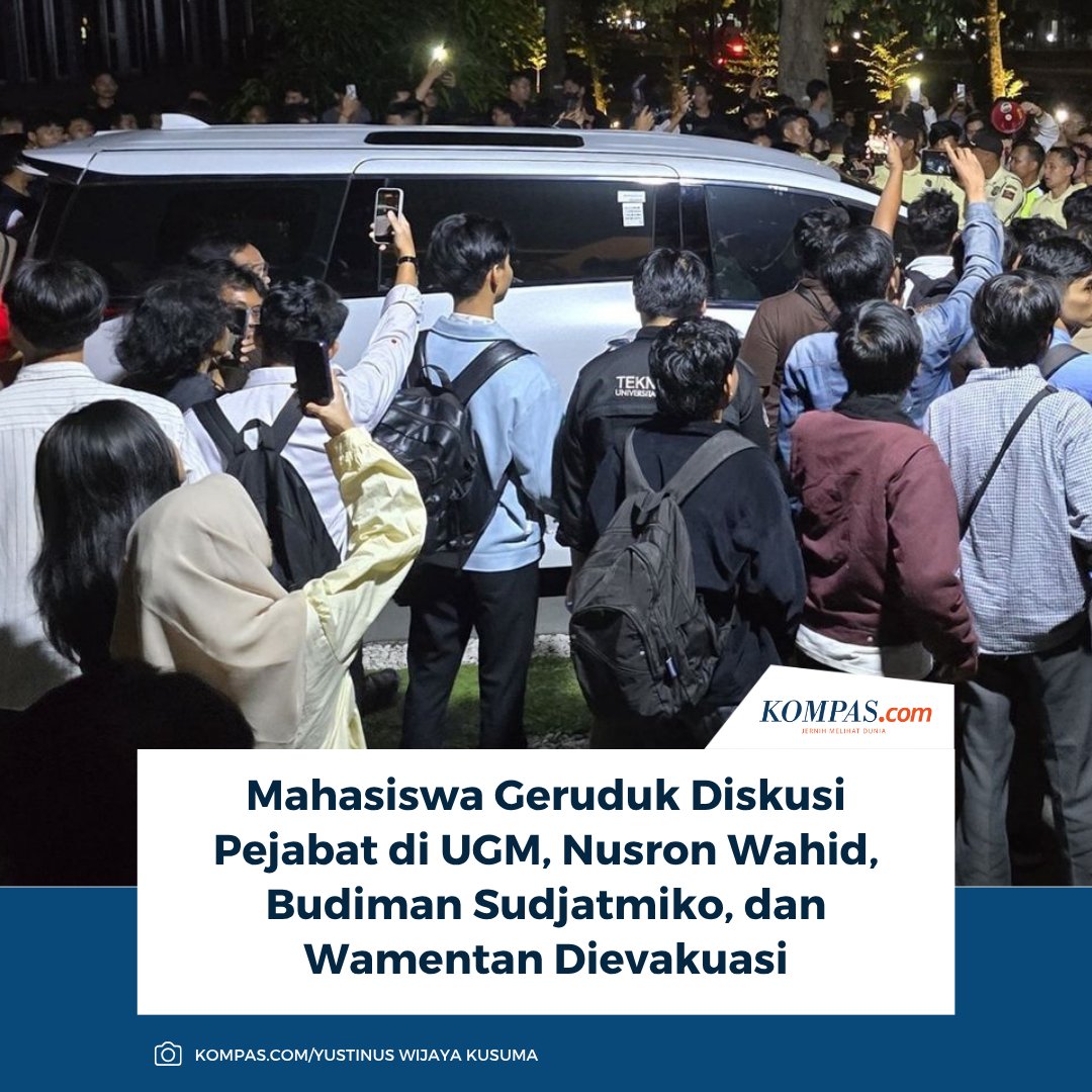 kompascom's tweet photo. Baca selengkapnya 👇
https://t.co/0JmMsTAenr

Para mahasiswa menggeruduk acara diskusi yang dihadiri tiga pejabat negara. Acara diskusi ini digelar di Joglo Gelanggang Inovasi dan Kreativitas (GIK) UGM pada Senin (15/6/2026) malam.

~LL #DiskusiPejabat #UGM https://t.co/jwaWSiZqZ6