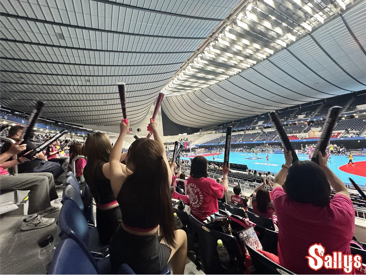 Sallys_official's tweet photo. 2025-26リーグH #プレーオフ🤾♀️
6/12(金)
#KUMAMOTOBeaustPINDYS
📍国立代々木競技場 第一体育館
#PindySallys ハイライト📸
NON🩷RUMIKA💜
ファンの皆さん、応援団の皆さんと一緒に、試合展開に一喜一憂しながら熱い応援を届けました✨❤️🔥
\\#PRIDEANDPASSION//
#リーグH
#ハンドボール
#チア https://t.co/SDIMhQSeKz