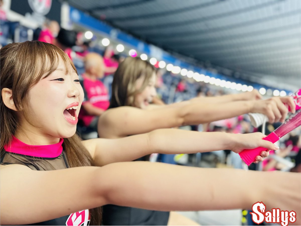 Sallys_official's tweet photo. 2025-26リーグH #プレーオフ🤾♀️
6/12(金)
#KUMAMOTOBeaustPINDYS
📍国立代々木競技場 第一体育館
#PindySallys ハイライト📸
NON🩷RUMIKA💜
ファンの皆さん、応援団の皆さんと一緒に、試合展開に一喜一憂しながら熱い応援を届けました✨❤️🔥
\\#PRIDEANDPASSION//
#リーグH
#ハンドボール
#チア https://t.co/SDIMhQSeKz