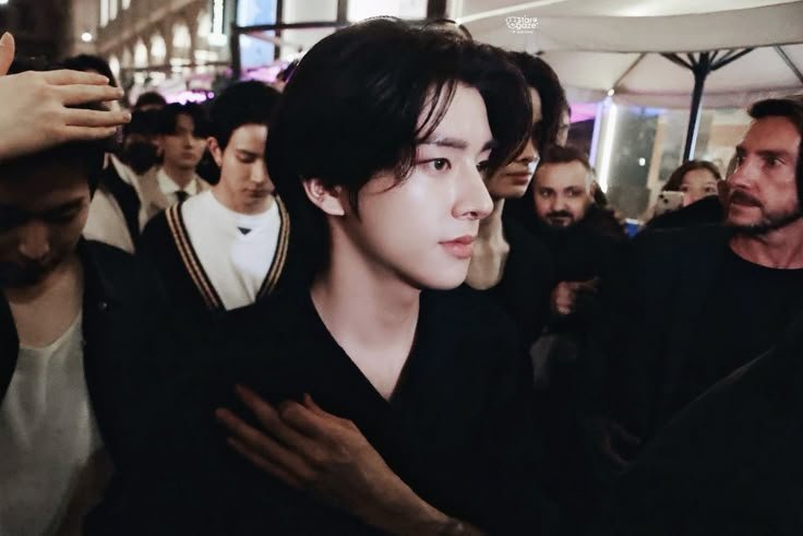 jakeyclub's tweet photo. the definition of “effortlessly handsome and attractive without even trying” https://t.co/JNSVGGgsiH