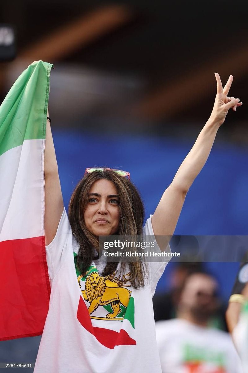 powerpeople_'s tweet photo. استادیوم لس‌انجلس : #FREEIRAN https://t.co/BtIKfm9Moo