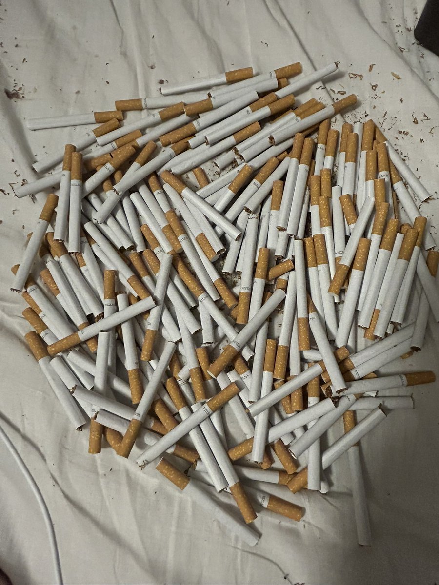 Felixsystm's tweet photo. How long would it take you to smoke all these? :3

#nictwt #cigtwt #cigarettes #smoking https://t.co/5AjSA9nYQ8