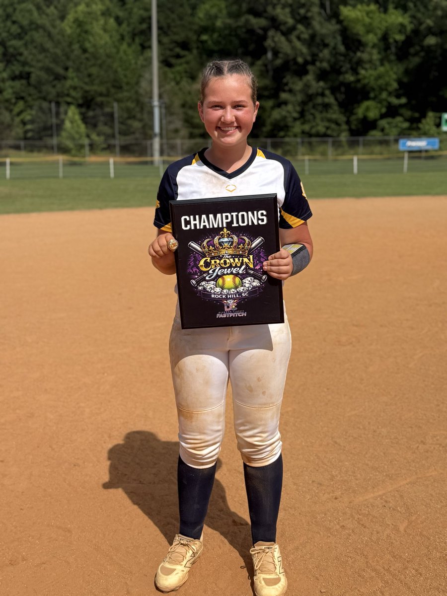 ChloeHMoore37's tweet photo. DC FastPitch Crown Jewel Tourney Silver Bracket Champions 🏆 @SmithLLG 

Stats:

AVG : .316
OBP : .316
OPS : .895
SLG : .579

6 Hits, 4 XBH, 4 RBI

Excited for the season and continuing to improve myself! #softball #catcher #classof2030 #dcfastpitch https://t.co/dk4Crf7YtT