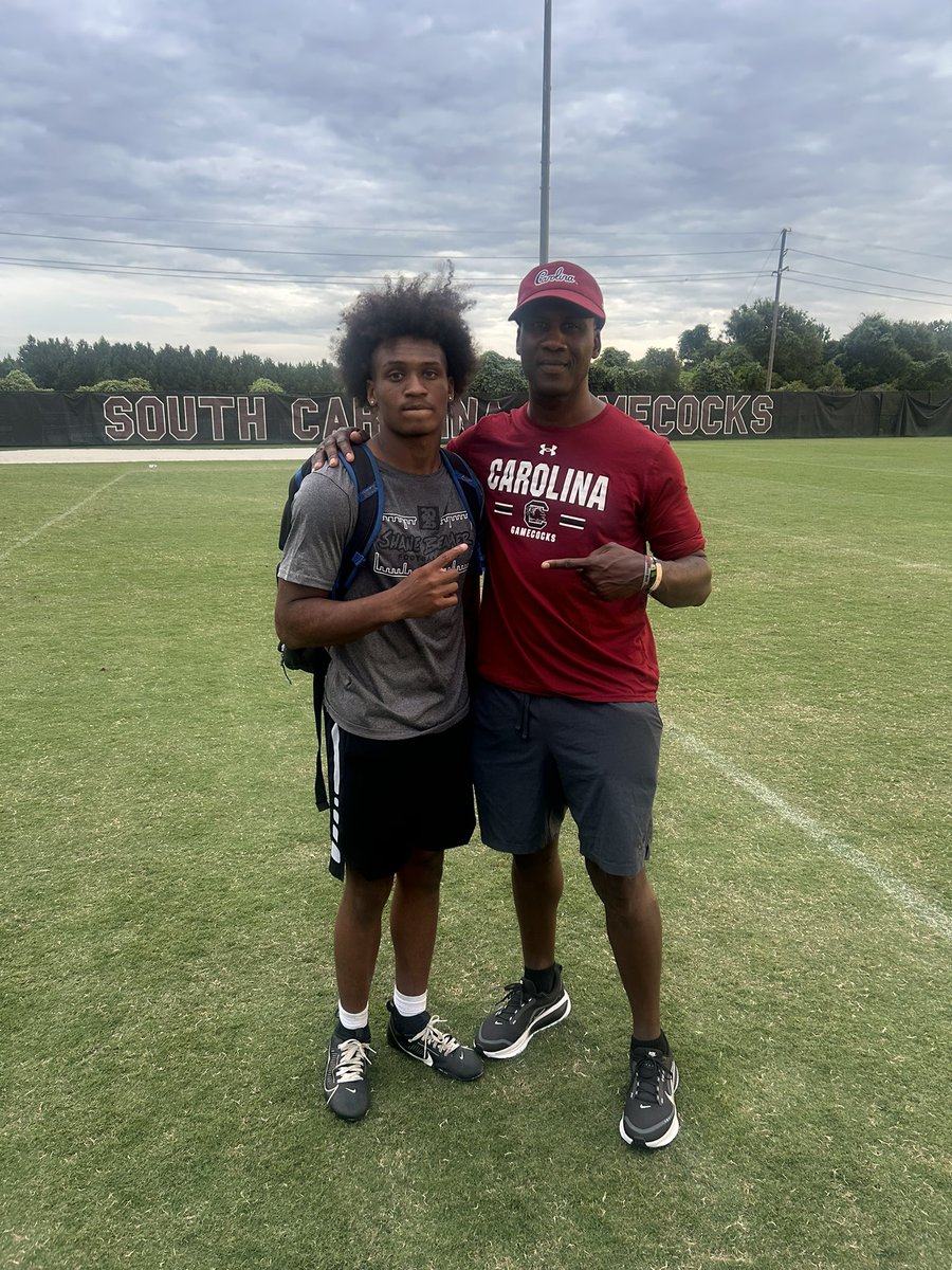 TaverasGresham's tweet photo. I had a great time at University of South Carolina camp today and amazing conversation with Coach Gray!!! @GamecockFB @togray14 @RecruitGeorgia @BallCoachHP https://t.co/w4NDkNhdLs