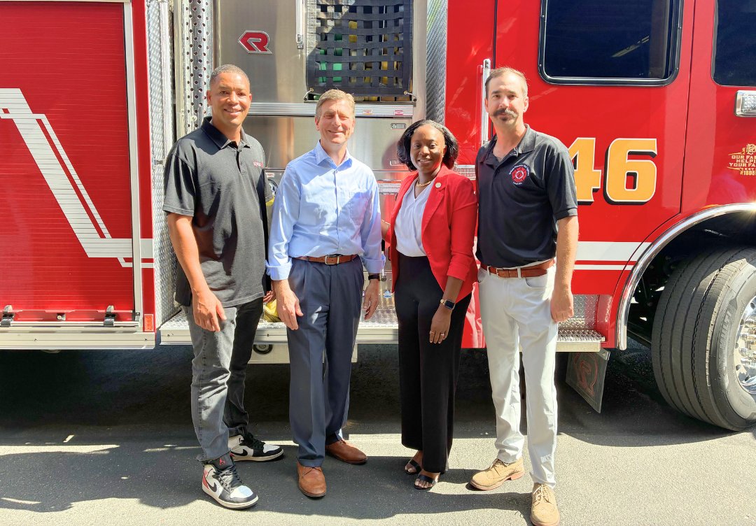 PHXdistrict8's tweet photo. Today I joined MayorGallego, my council colleagues, and Congressman Greg Stanton in Ahwatukee as we announced an $850,000 investment to modernize Fire Station 46. These upgrades will improve sleep areas so our firefighters are rested and ready to respond. https://t.co/XXcLfCOloL