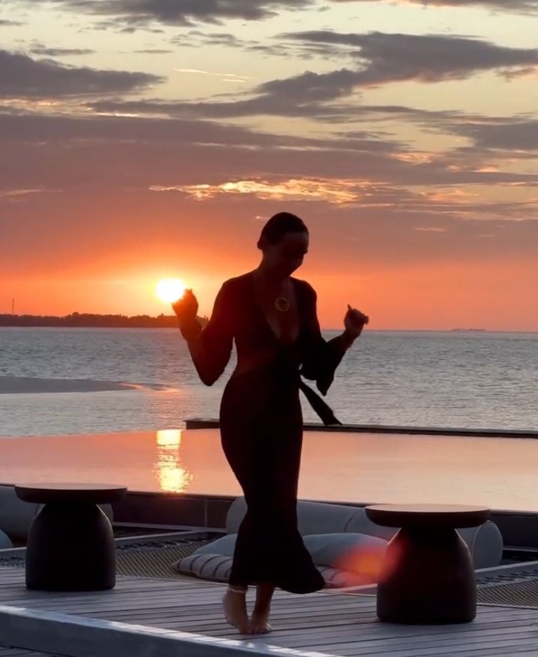 Solace_826's tweet photo. barefoot on the deck infinity pool glowing and nothing but light and ocean air https://t.co/aZztENKScO
