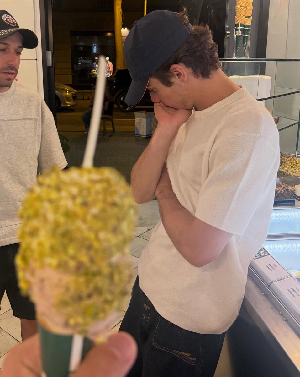 Httpsgris's tweet photo. Te quiero mucho Franco te amo miamor toma cien pesos cómprate el helado que quieras https://t.co/dEsv9hipr4