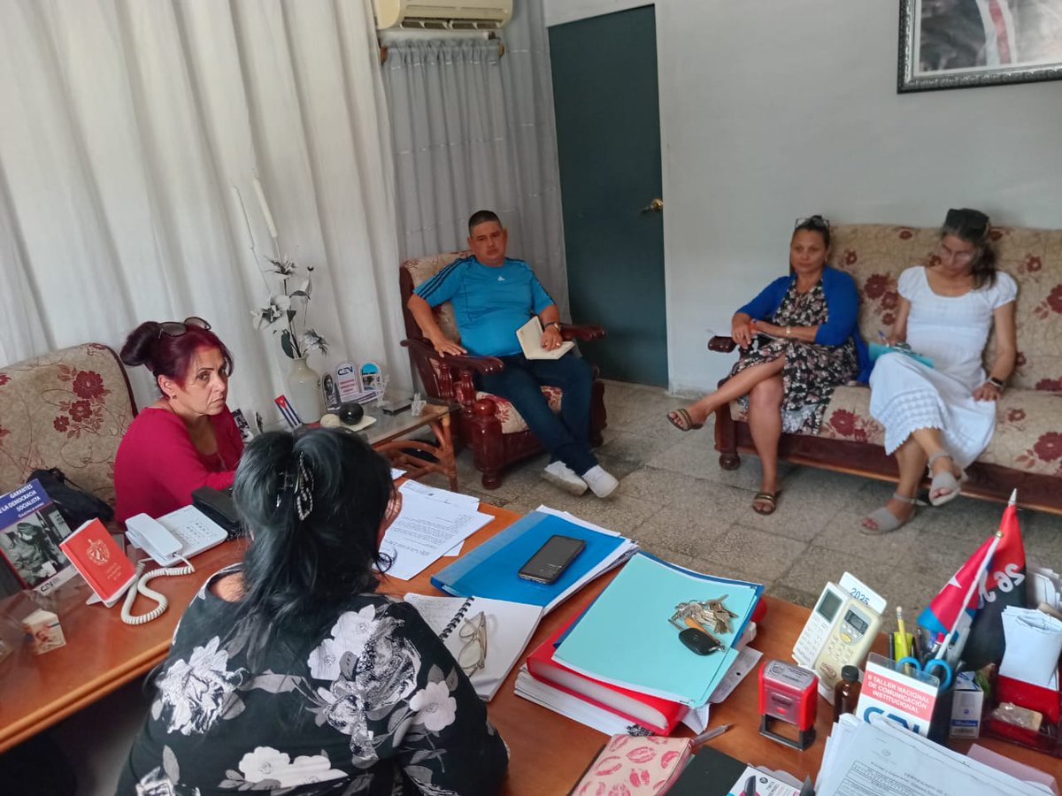 ConsejoSSptus's tweet photo. En la reunión de puntualización para la semana en el Consejo Electoral Provincial de #SanctiSpíritusEnMarcha se precisaron las actividades por el 7mo aniversario del órgano y el centenario de #FidelPorSiempre y la política de cuadros, entre otros temas #JuntosPorLaDemocracia https://t.co/nstGsFqSLQ