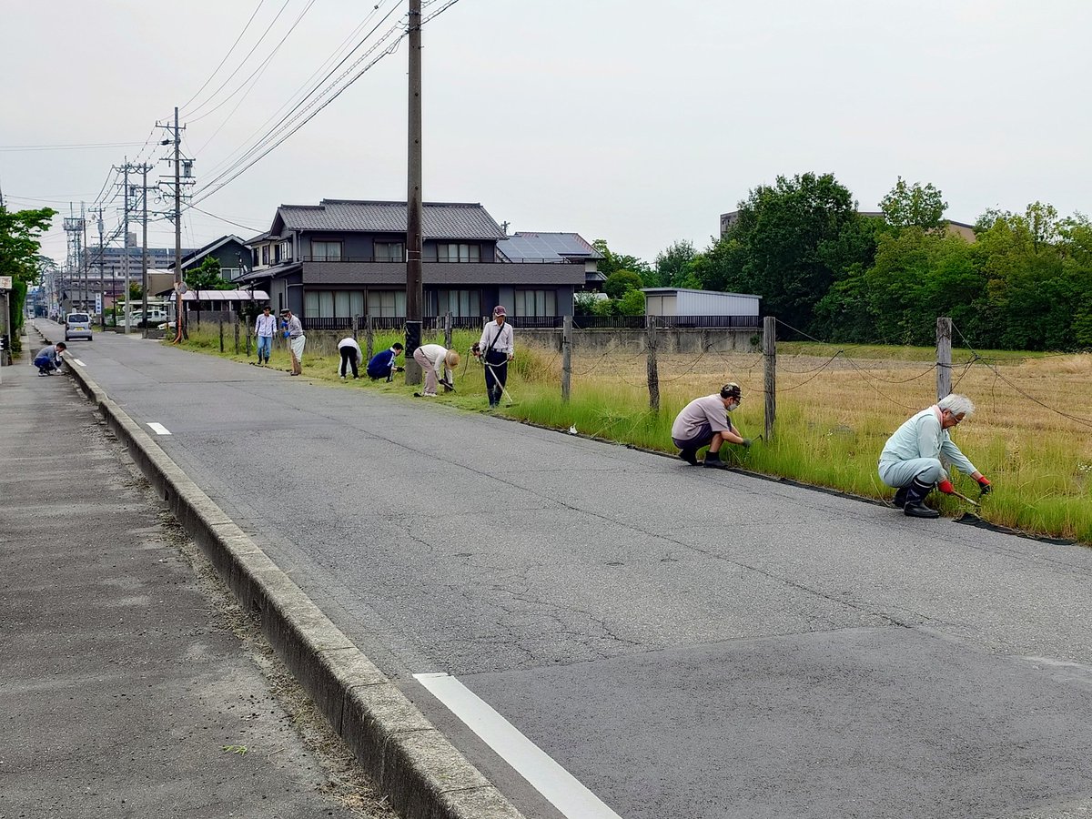 0jyaru's tweet photo. 【環境美化活動】
6月14日(日)
若林自治区内では早朝より「春の環境美化活動」が行われました。

多くの方々にご参加頂きありがとうございました。

#太田ひろやす
#豊田市議会
#若林自治区
#環境美化活動 https://t.co/rwgxClf278
