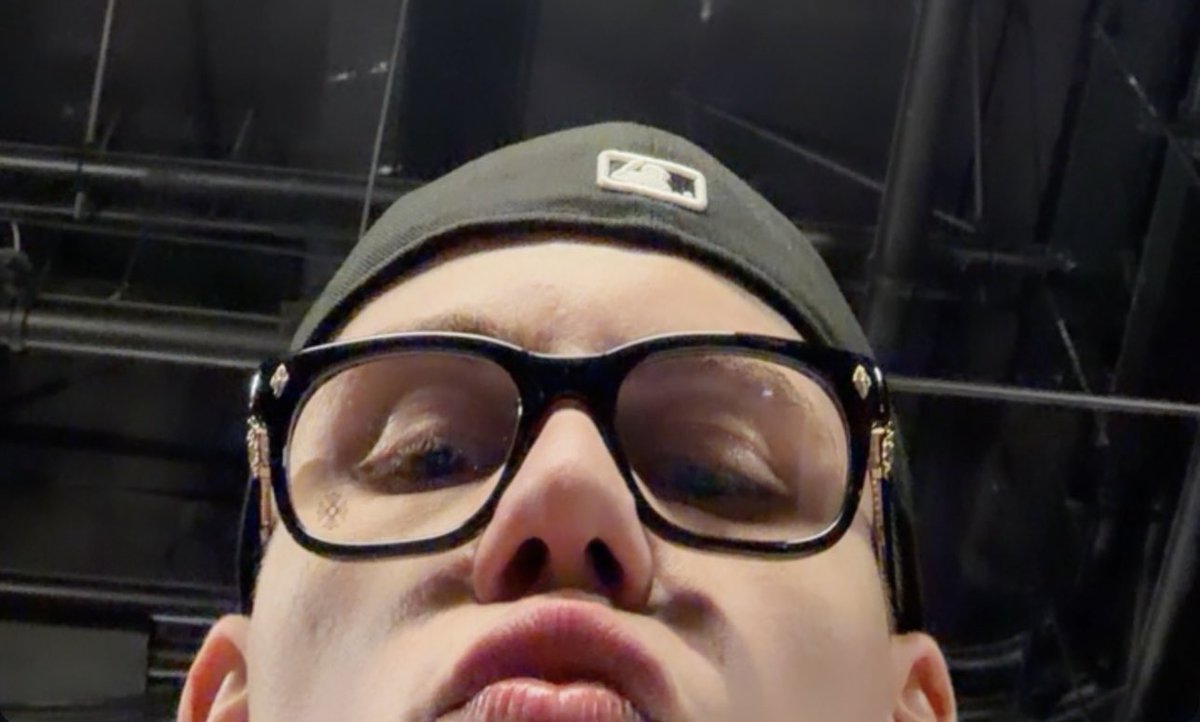 sc4ro's tweet photo. @thekidlaroi LOVE YOU TOO https://t.co/EZNVCxXBnp