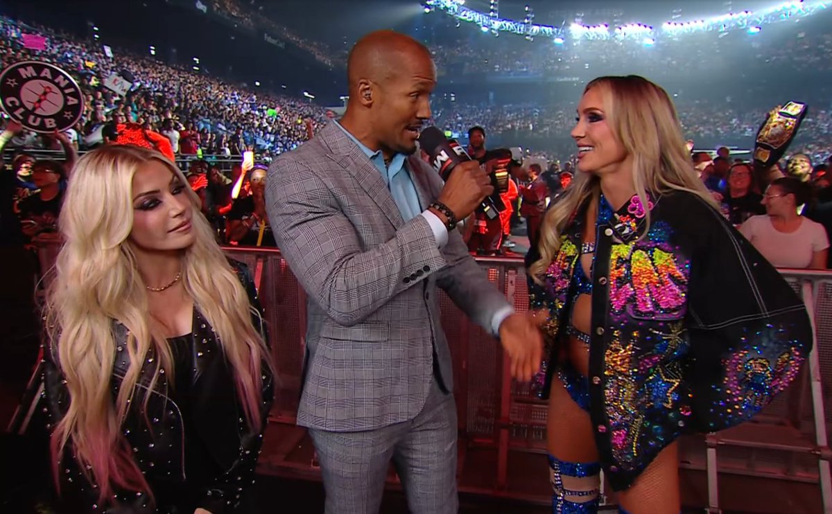 WrestleTalk_TV's tweet photo. Charlotte Flair and Alexa Bliss are now officially the 'Twisted Queens' https://t.co/niCSBGjstv